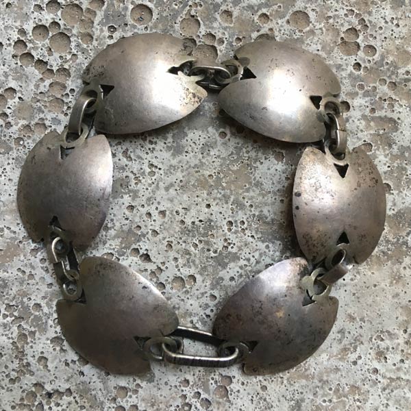 Bracelet B85   price €20