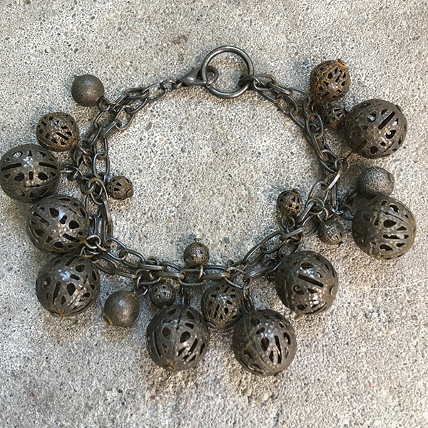 Bracelet B01   price €20
