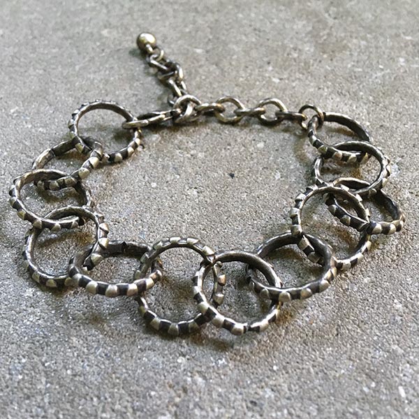 Bracelet B17   price €20