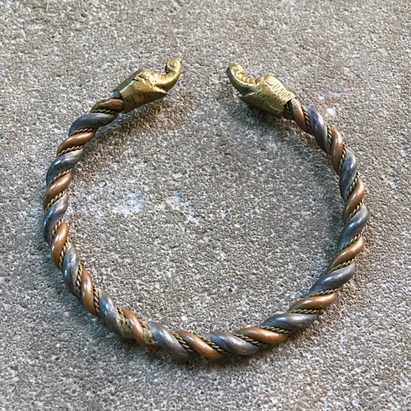 Bracelet B56   price €12