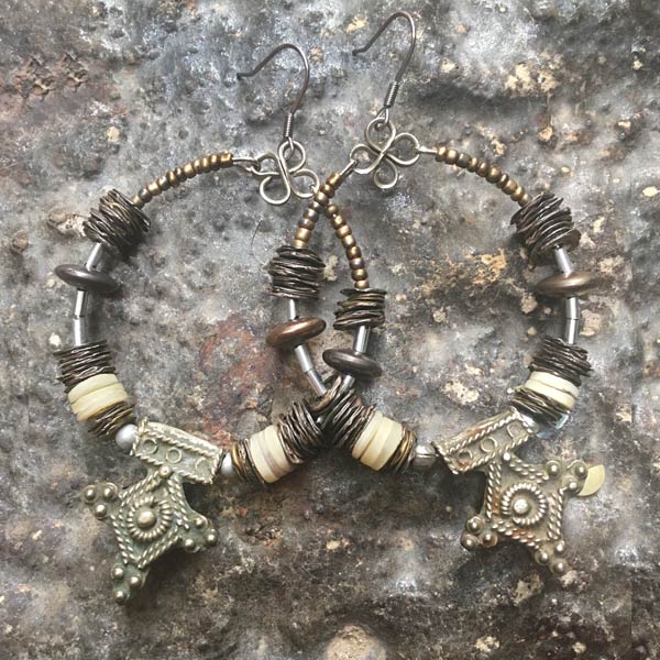 Earring E669   price €20