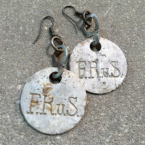 Earring E50   price €22