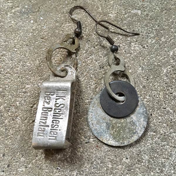 Earring E85   price €20