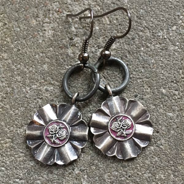 E124 Earring E124 SOLD