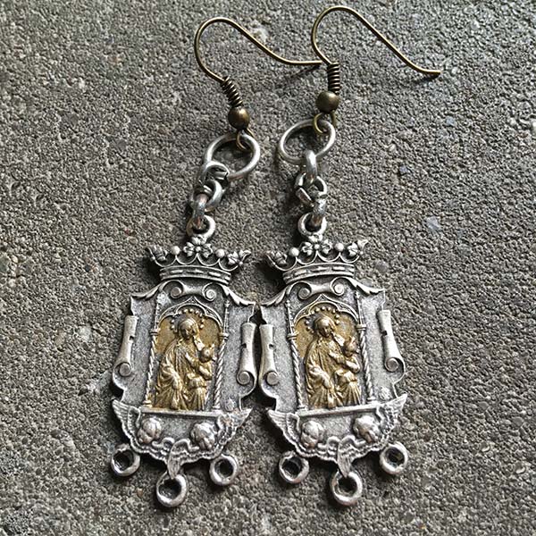 Earring E128   price €18