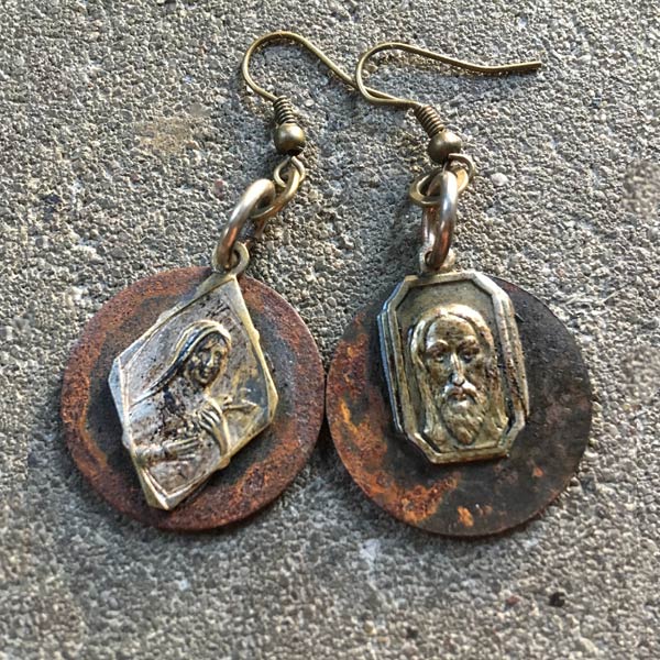 E138 Earring E138 SOLD