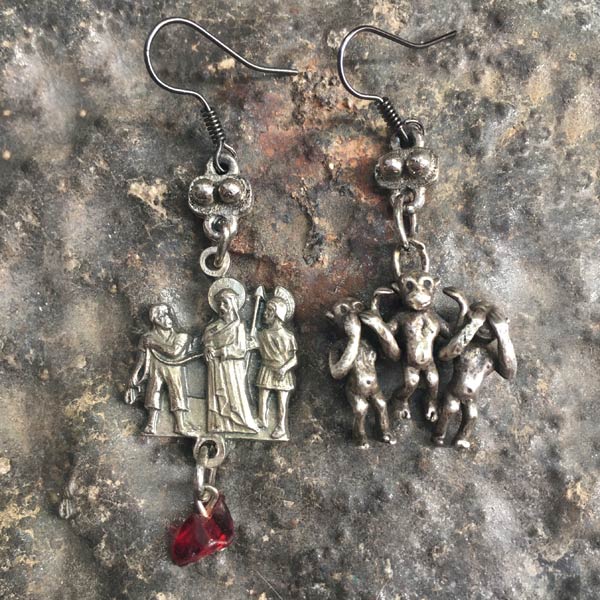 Earring E578   price €20