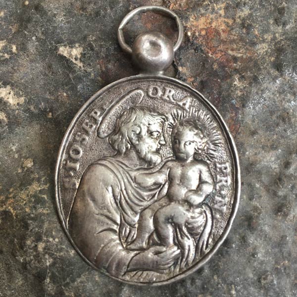 Pendant P110   price €18 