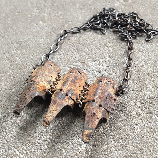 P04 Pendant P004 price €20